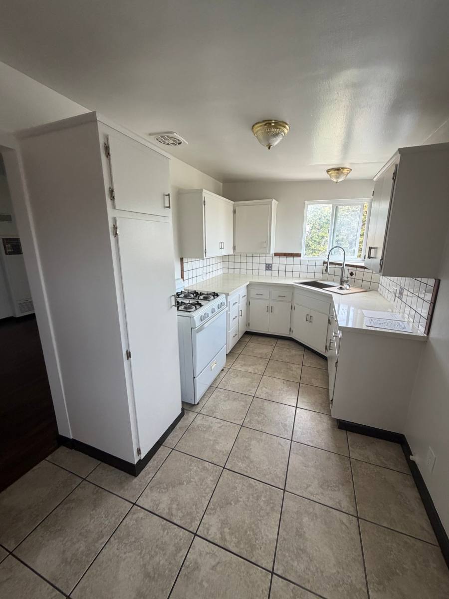 Apartment for rent at 824 Glenway Dr #2, Inglewood, CA 90302