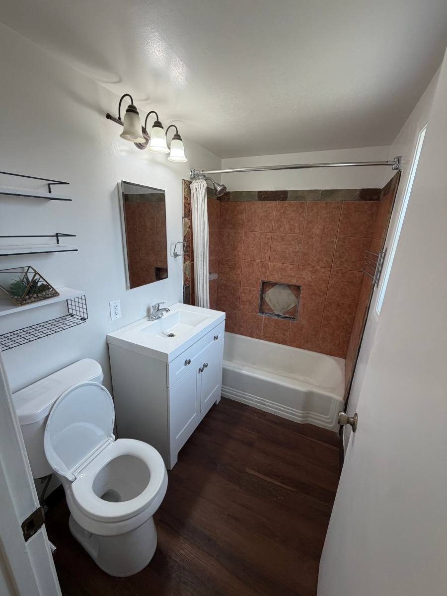 Apartment for rent at 824 Glenway Dr #2, Inglewood, CA 90302