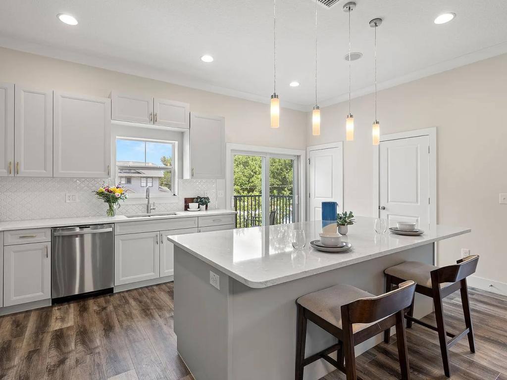 Townhouse for rent at 3120 W Azeele St #1, Tampa, FL 33609