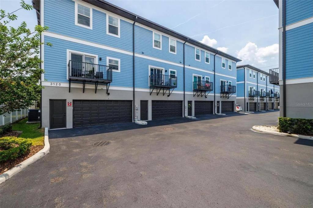 Townhouse for rent at 3120 W Azeele St #1, Tampa, FL 33609