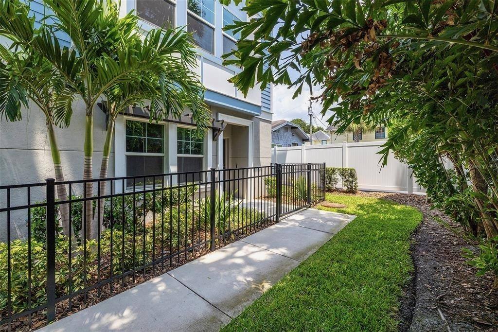 Townhouse for rent at 3120 W Azeele St #1, Tampa, FL 33609
