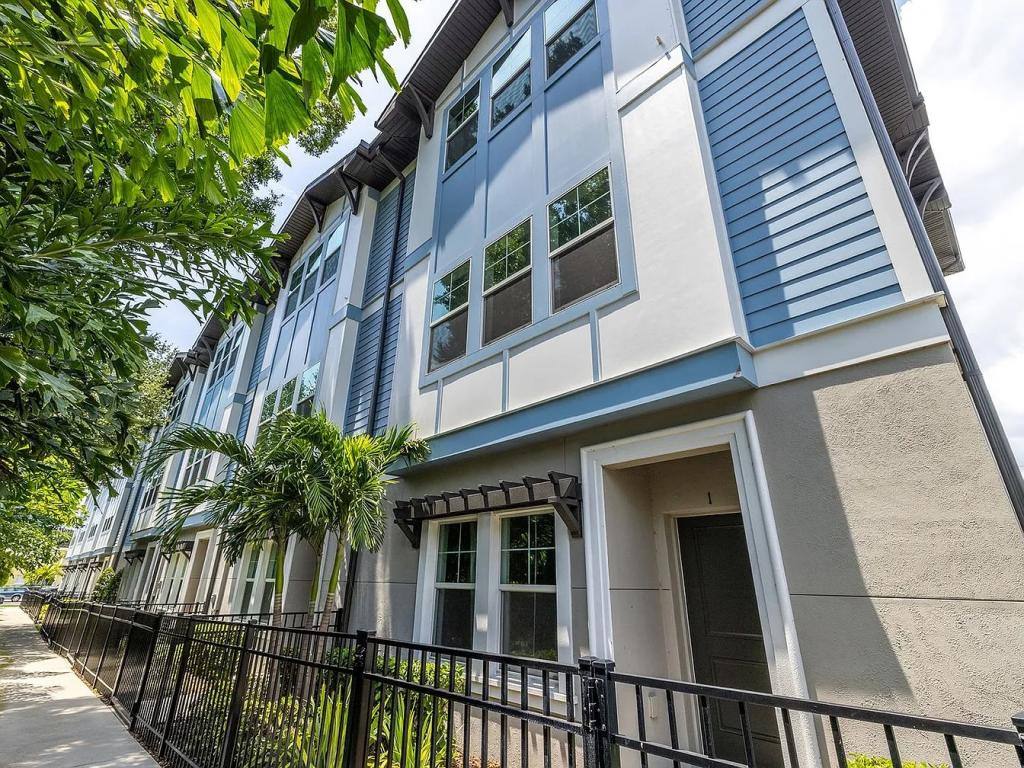 Townhouse for rent at 3120 W Azeele St #1, Tampa, FL 33609