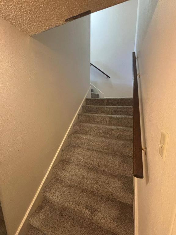 Apartment for rent at 108 N Market St #5, Mount Vernon, MO 65712