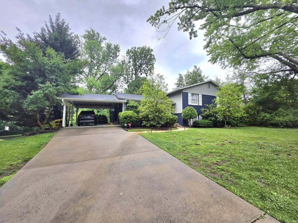 House for rent at 2215 Collingwood Rd, Alexandria, VA 22308