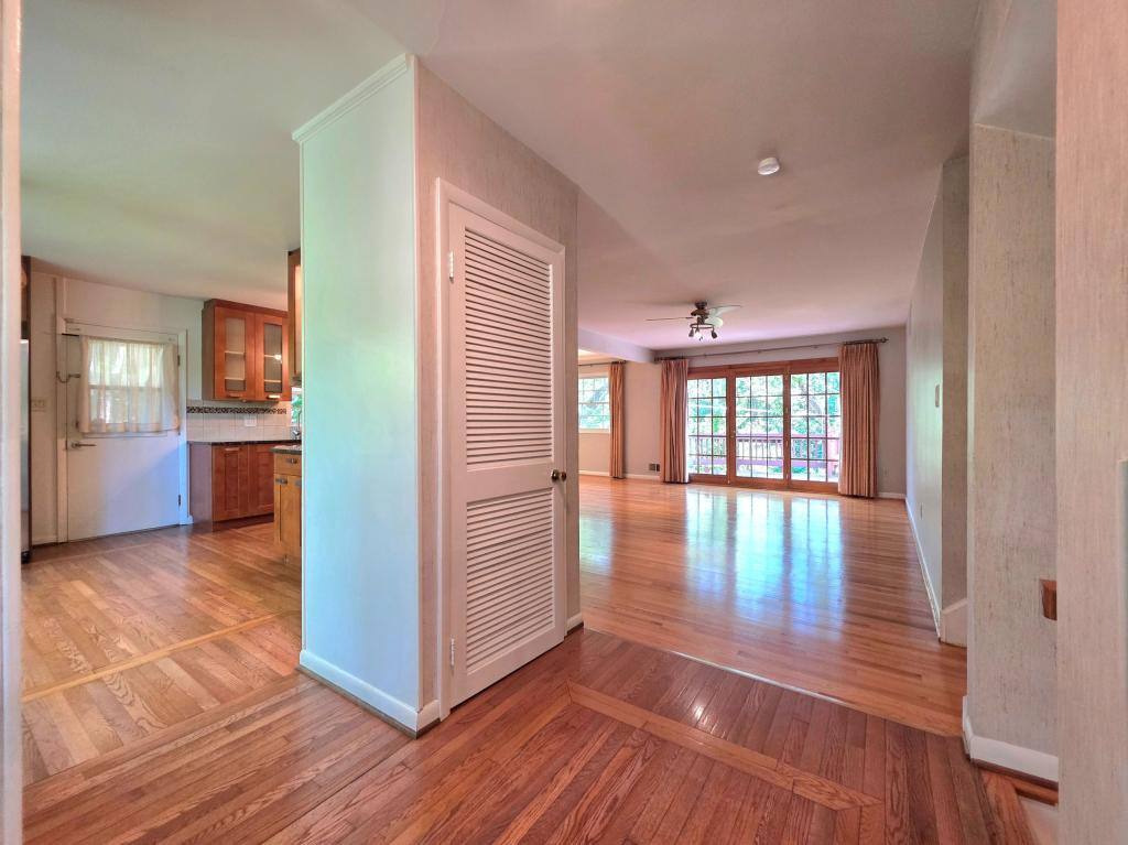 House for rent at 2215 Collingwood Rd, Alexandria, VA 22308