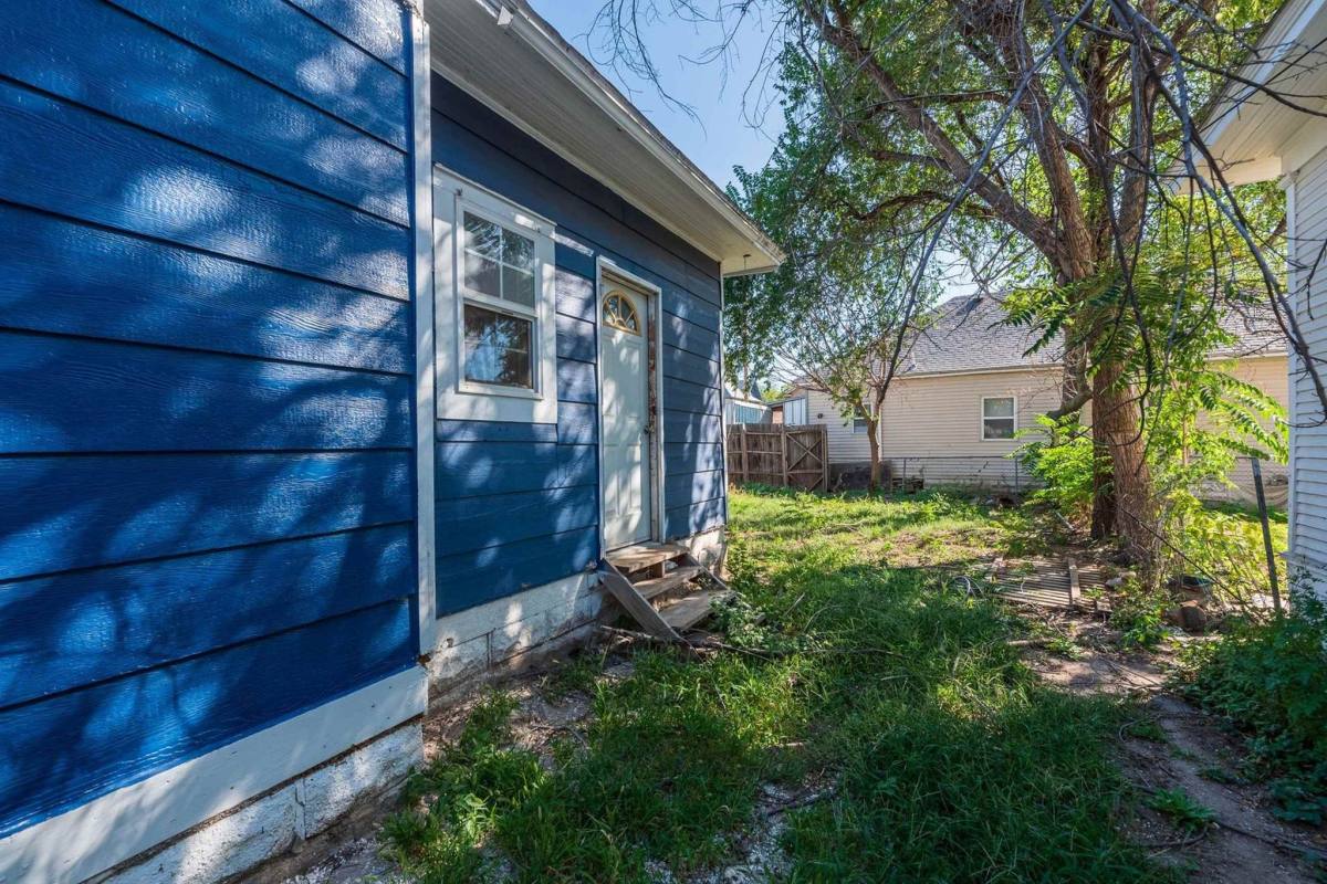 Apartment for rent at 1604 N Topeka, Wichita, KS 67205