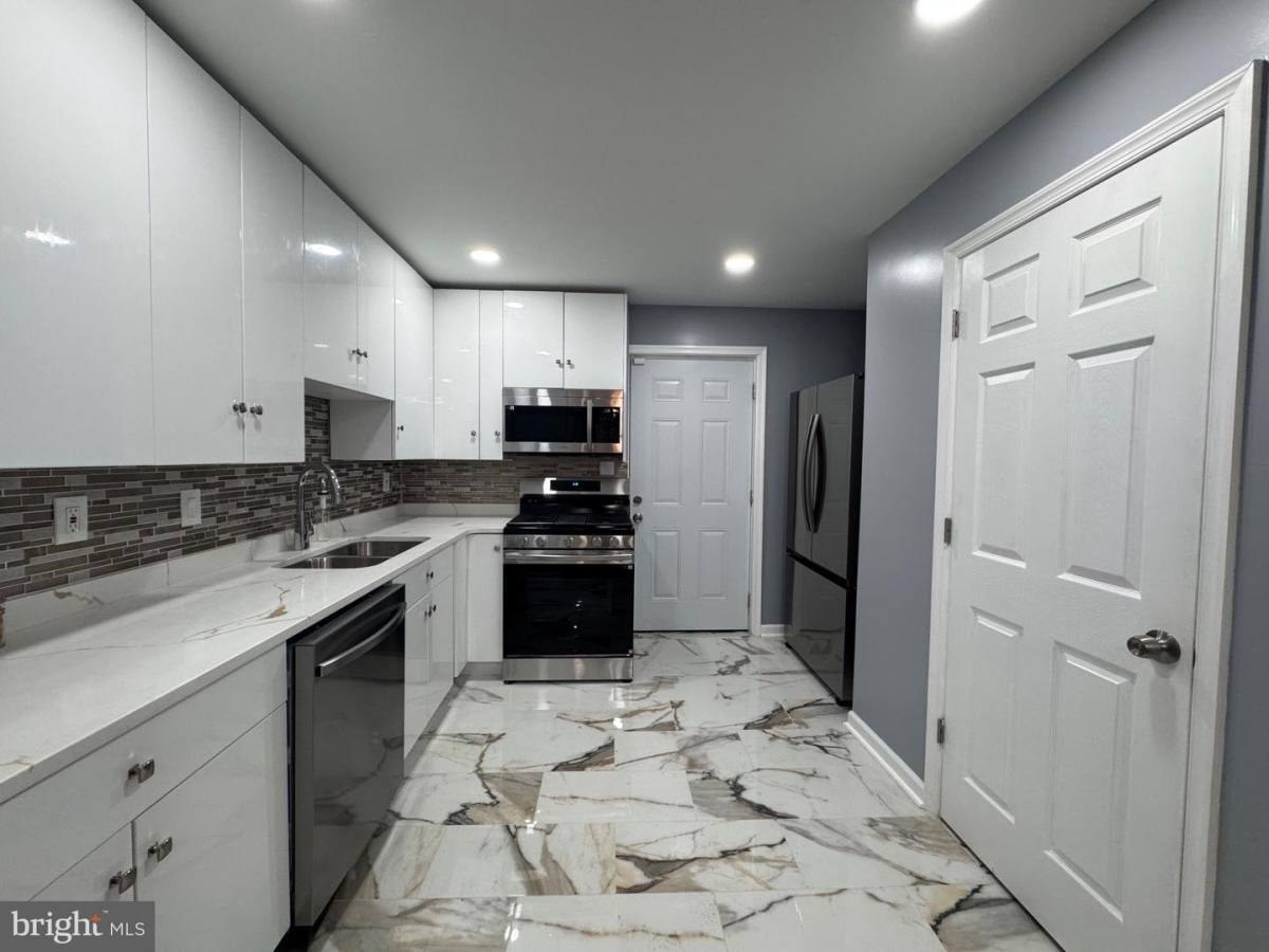 Townhouse for rent at 739 E 10th St, Wilmington, DE 19801