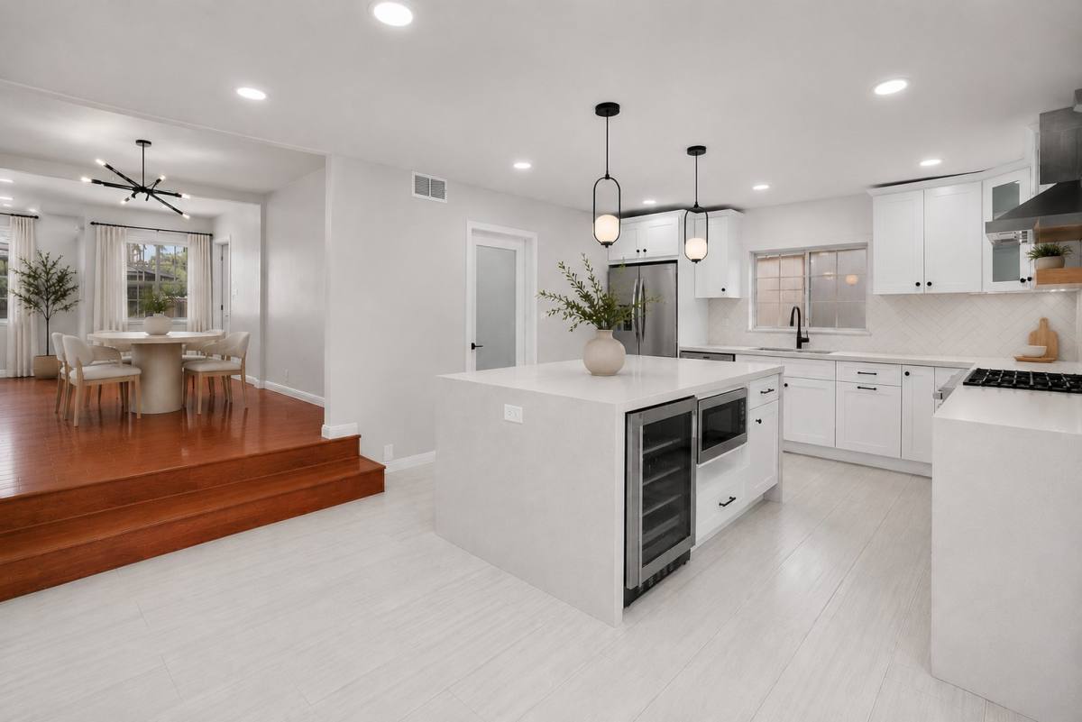 Apartment for rent at 17337 Emelita St, Encino, CA 91316