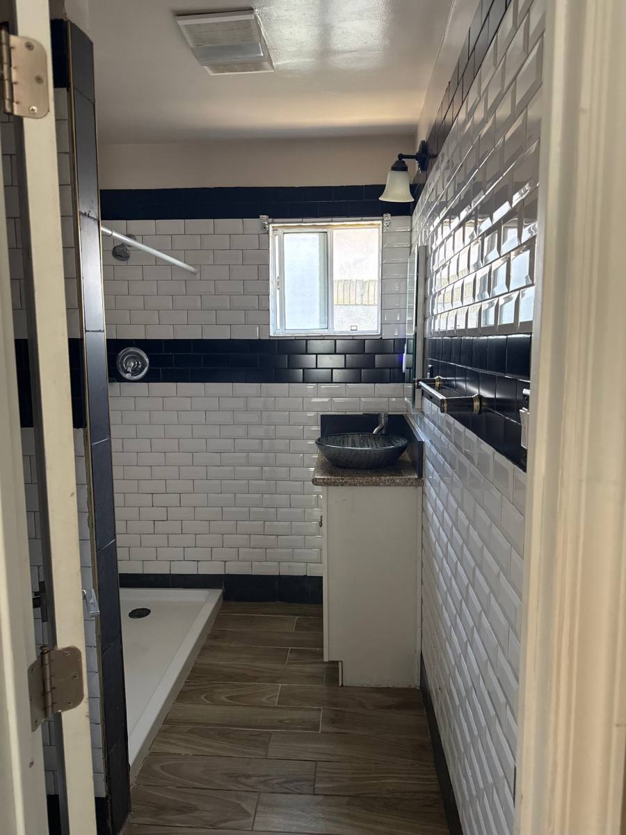 Apartment for rent at 525 E Hyde Park Blvd #C, Inglewood, CA 90302