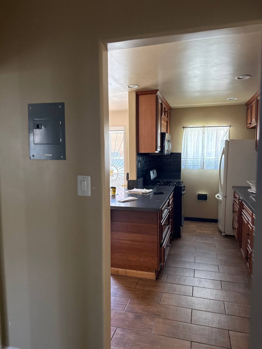Apartment for rent at 525 E Hyde Park Blvd #C, Inglewood, CA 90302