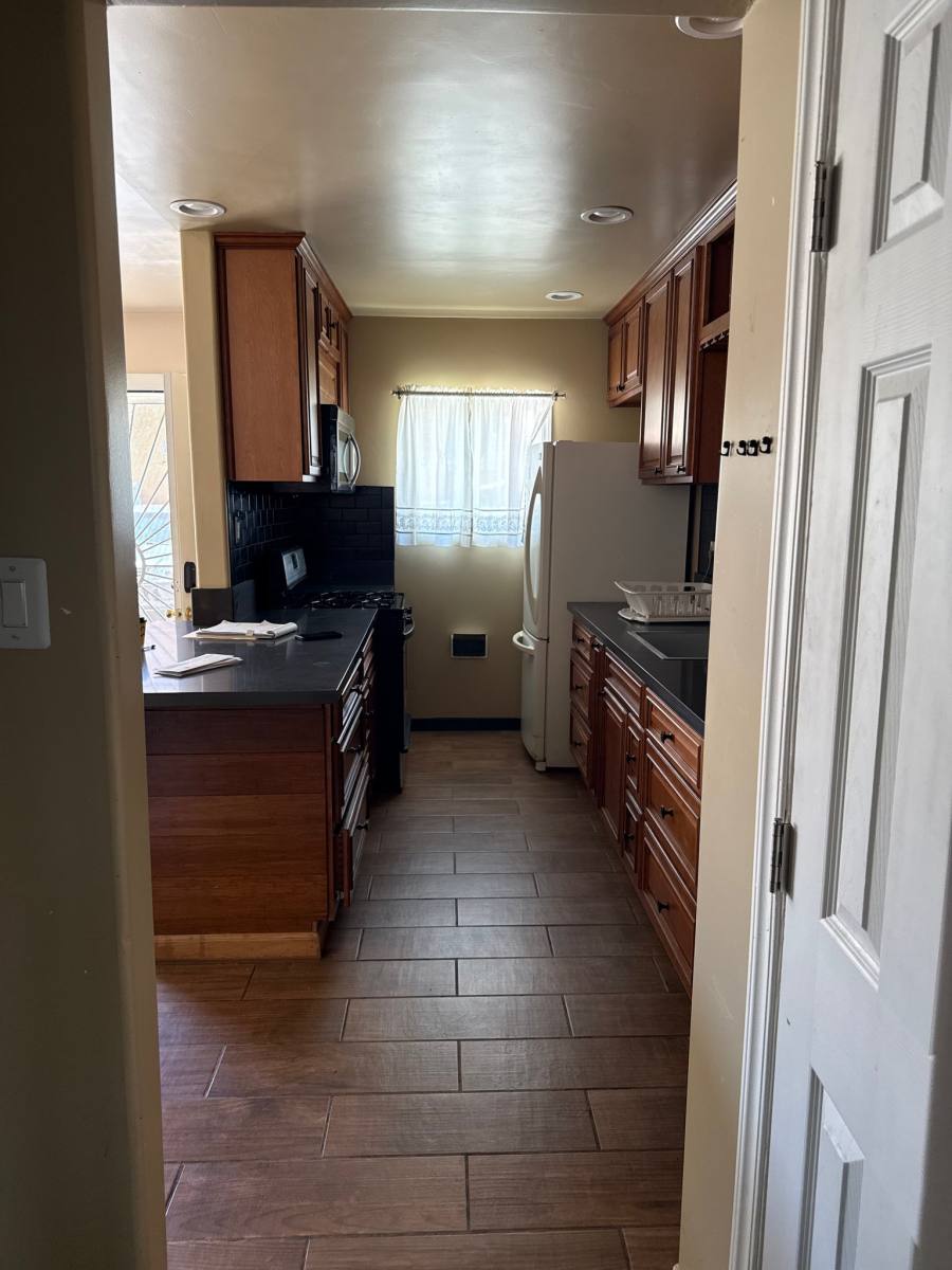 Apartment for rent at 525 E Hyde Park Blvd #C, Inglewood, CA 90302