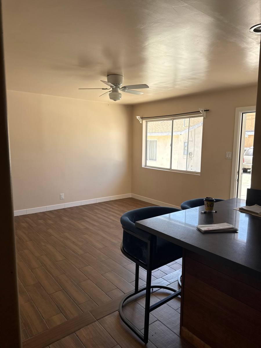 Apartment for rent at 525 E Hyde Park Blvd #C, Inglewood, CA 90302