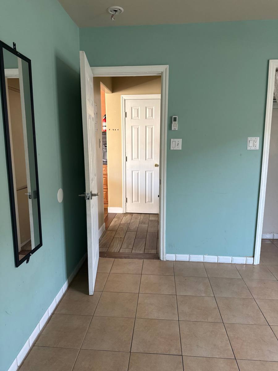 Apartment for rent at 525 E Hyde Park Blvd #C, Inglewood, CA 90302