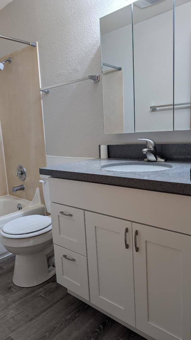 Apartment for rent at 926 N 95th St #5, Seattle, WA 98103