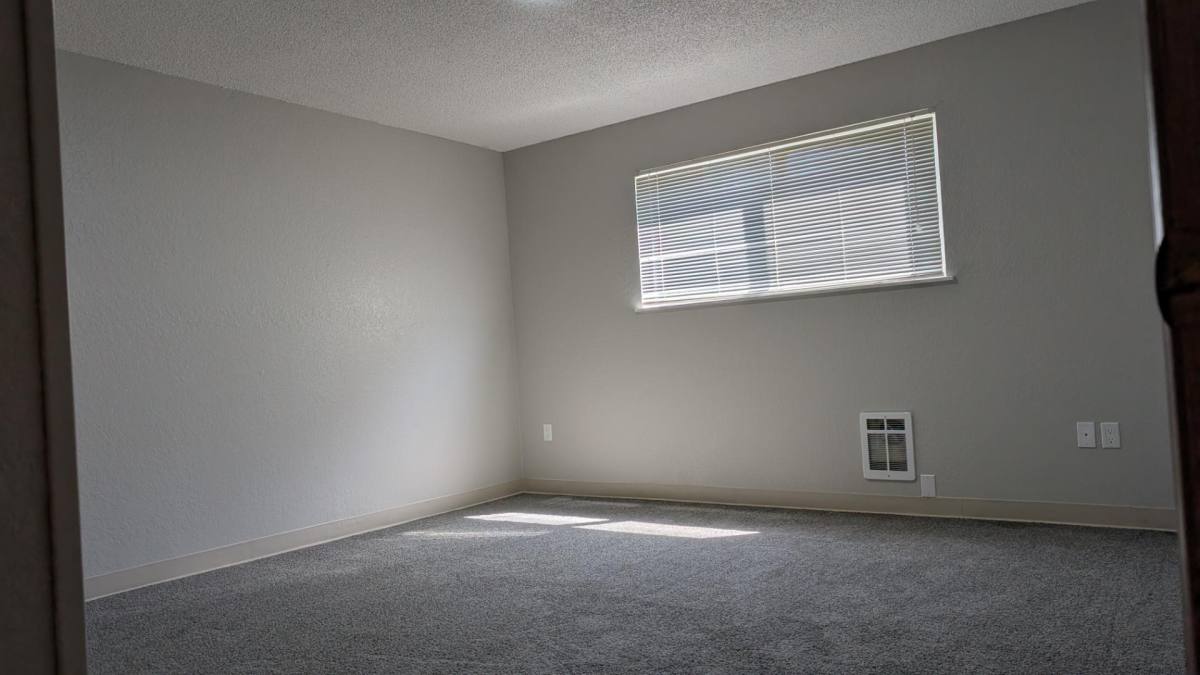 Apartment for rent at 926 N 95th St #5, Seattle, WA 98103