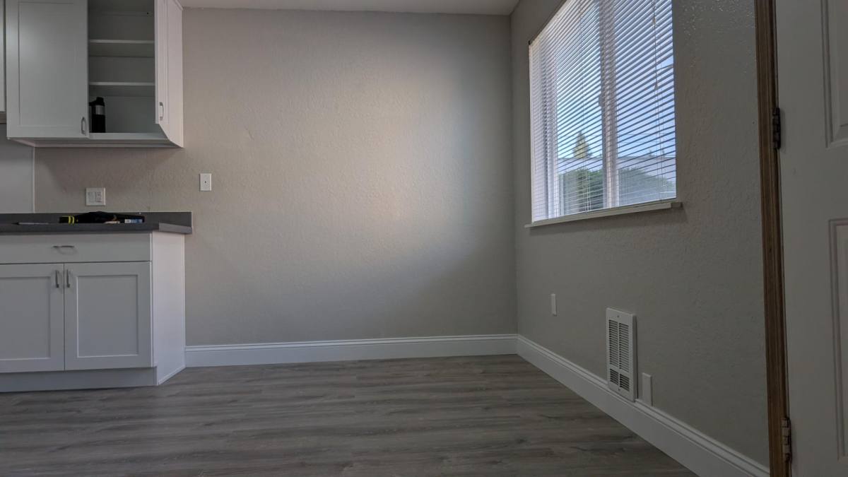 Apartment for rent at 926 N 95th St #5, Seattle, WA 98103