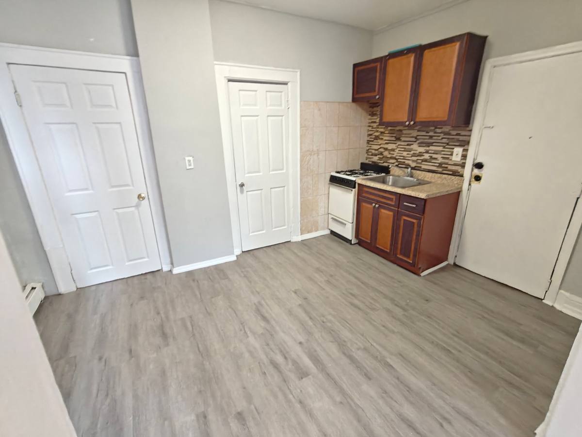Apartment for rent at 115 Grafton Ave #3, Newark, NJ 07104