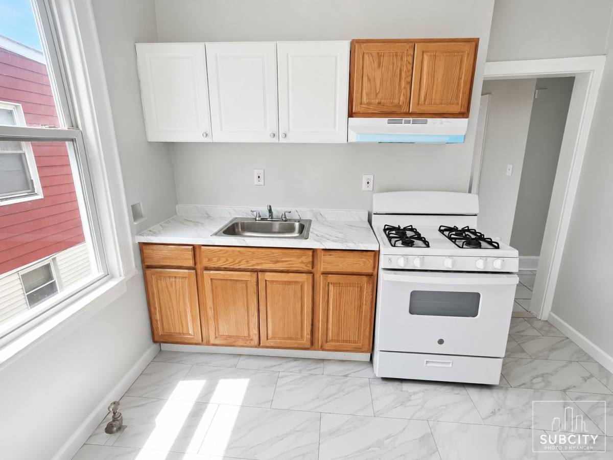 Apartment for rent at 381 Leslie St #2, Newark, NJ 07112