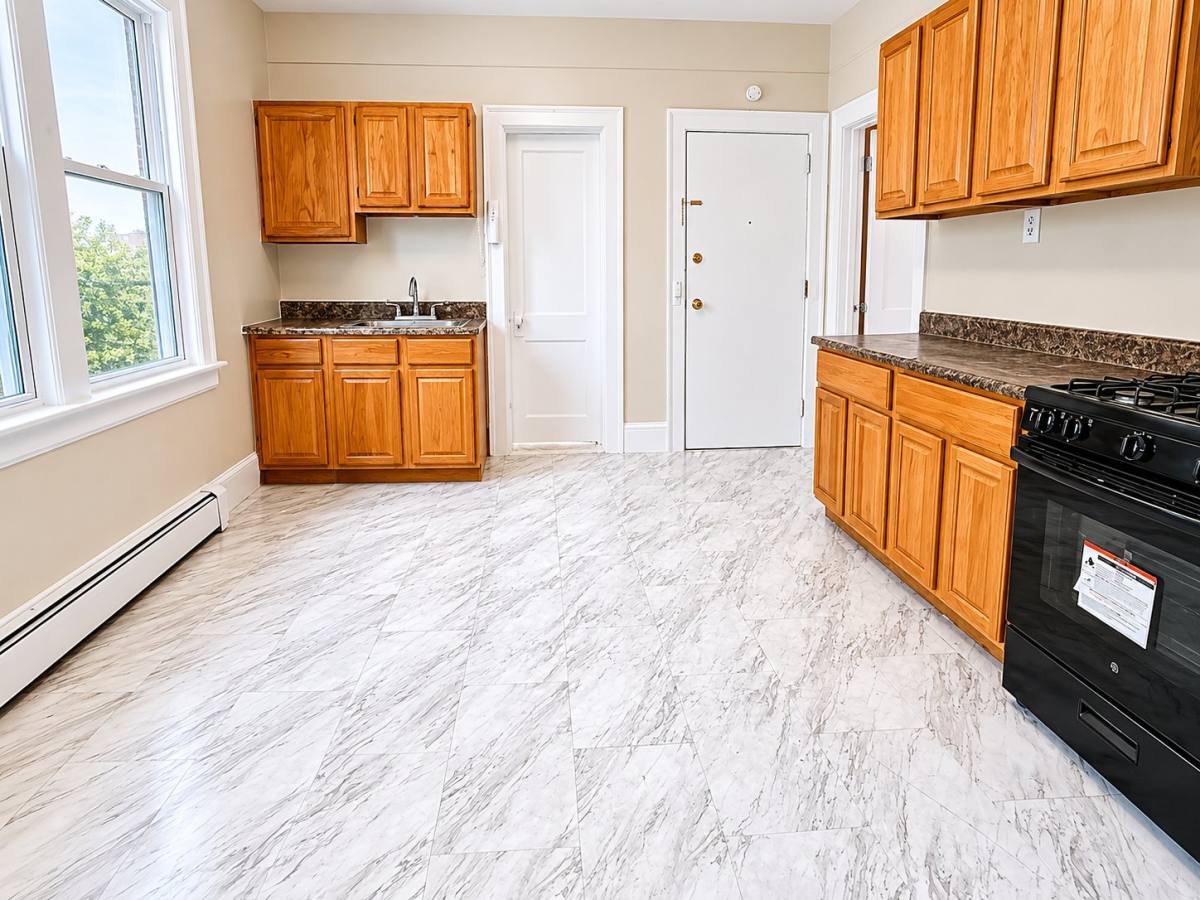Apartment for rent at 110 Eastern Parkway #3L, Irvington, NJ 07111