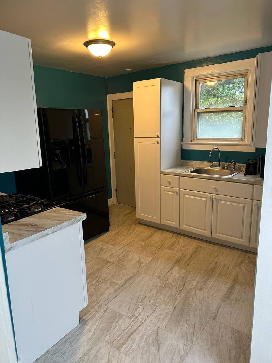 Apartment for rent at 100 Peabody Place #3, Newark, NJ 07104