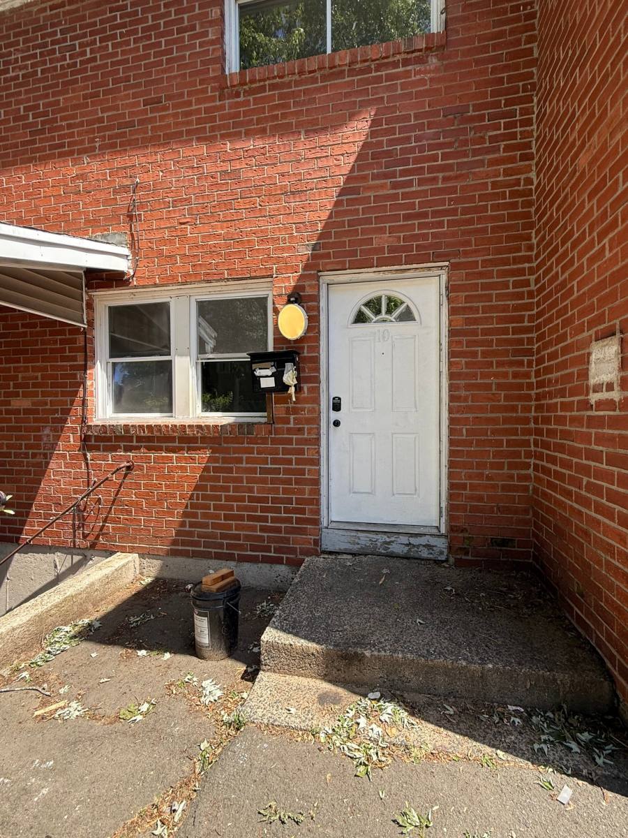 Townhouse for rent at 161 Martin St #5, Hartford, CT 06120