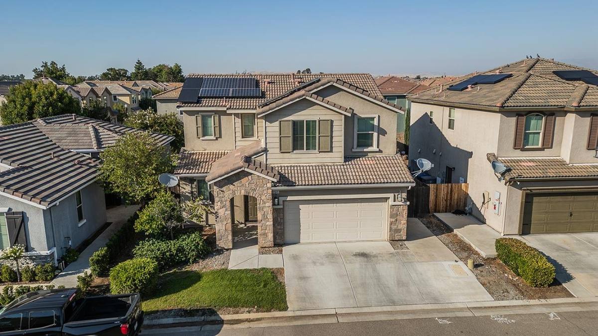 Townhouse for rent at 3549 Taylor Lane, Clovis, CA 93619