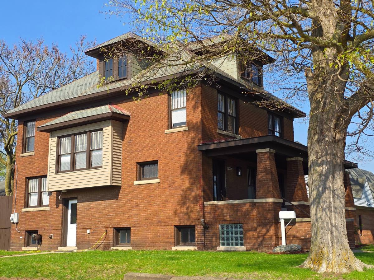 House for rent at 26850 W Seven Mile, Redford, MI 48240