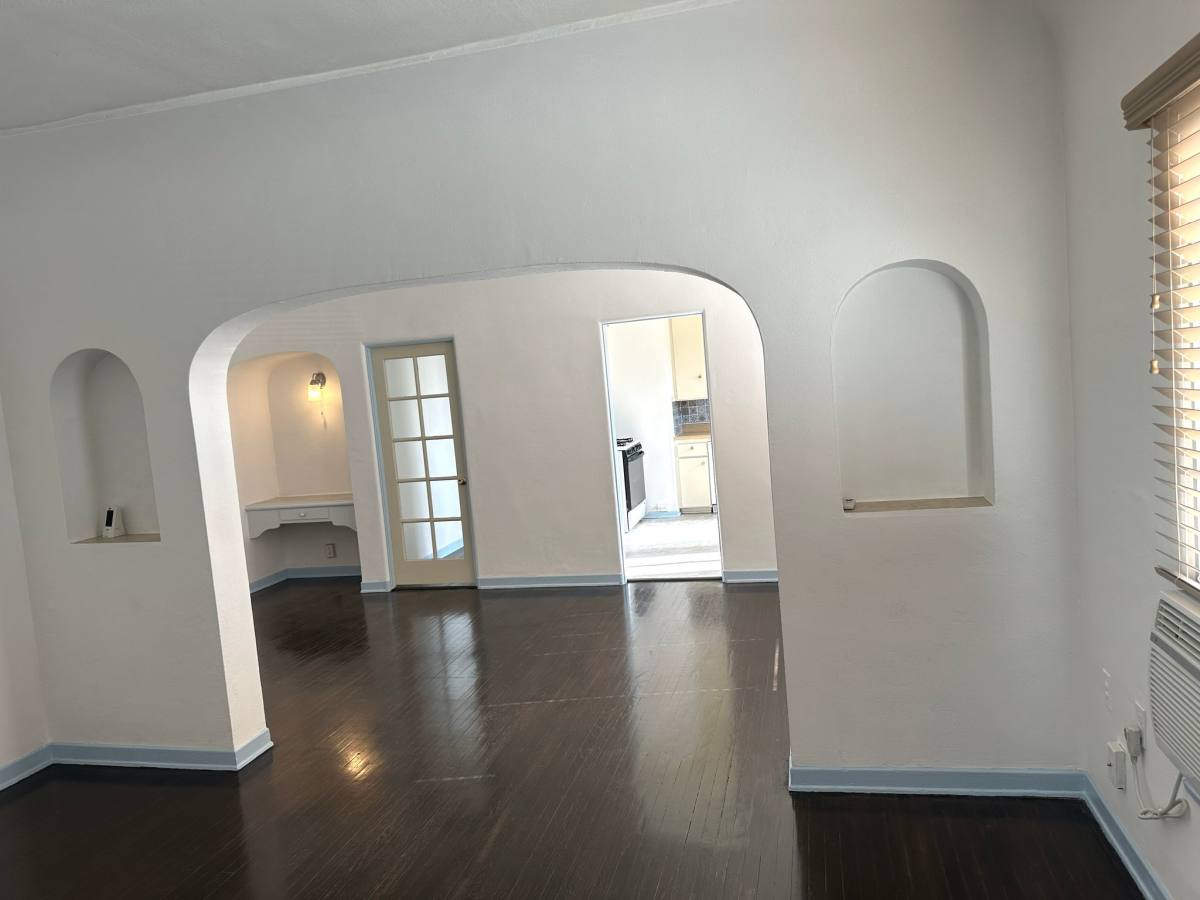 House for rent at 6138 1 2 Saturn St, Los Angeles, CA 90035