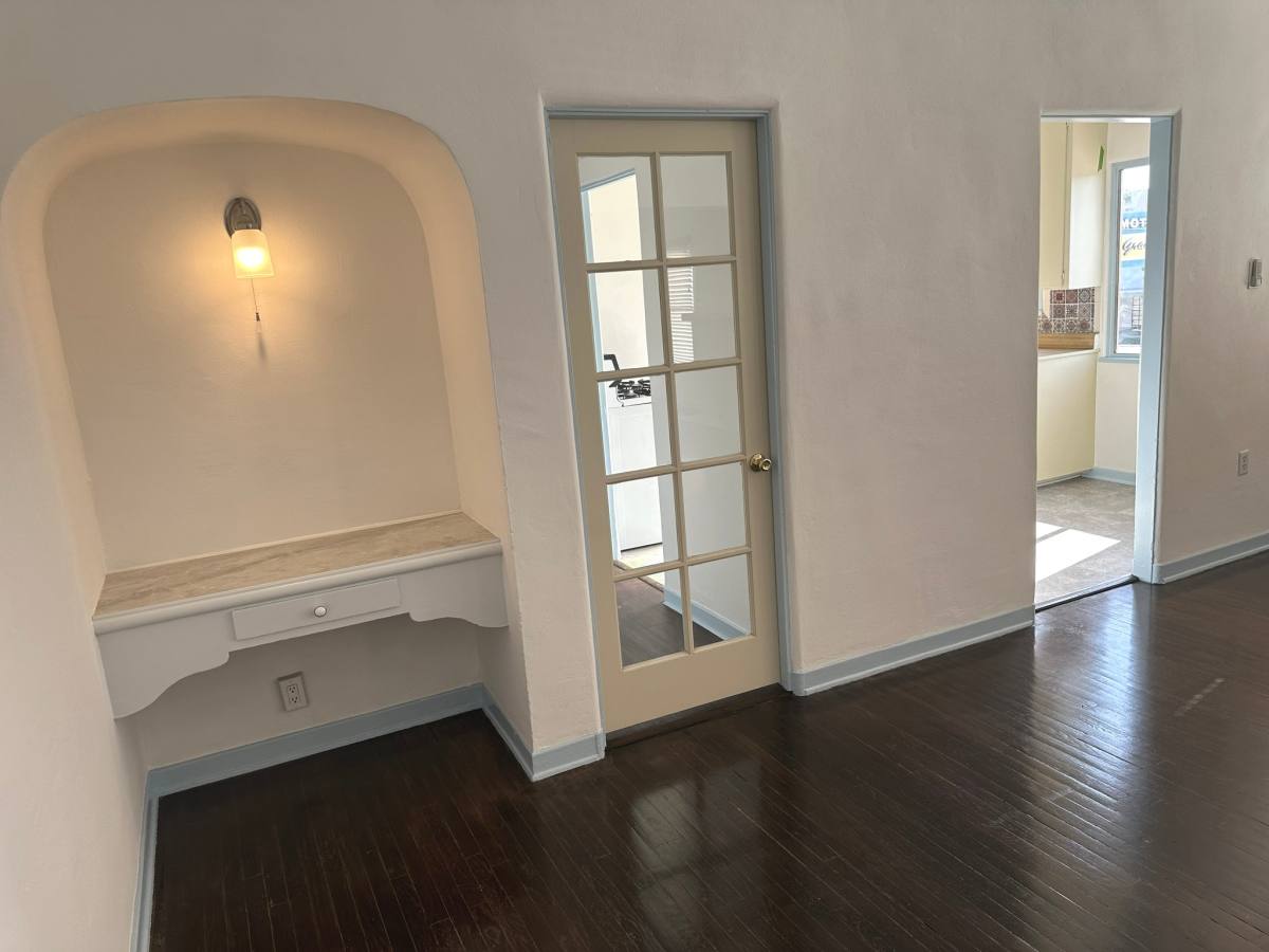 House for rent at 6138 1 2 Saturn St, Los Angeles, CA 90035