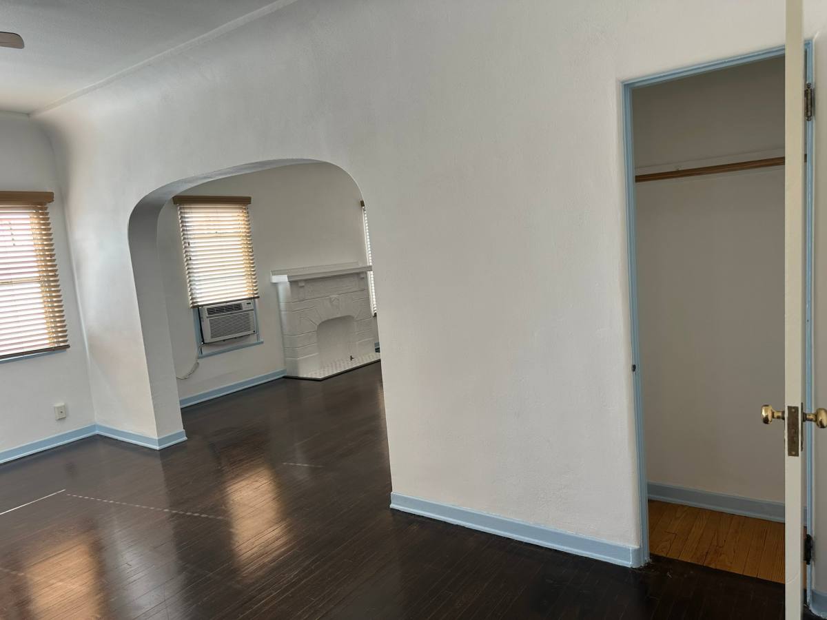 House for rent at 6138 1 2 Saturn St, Los Angeles, CA 90035