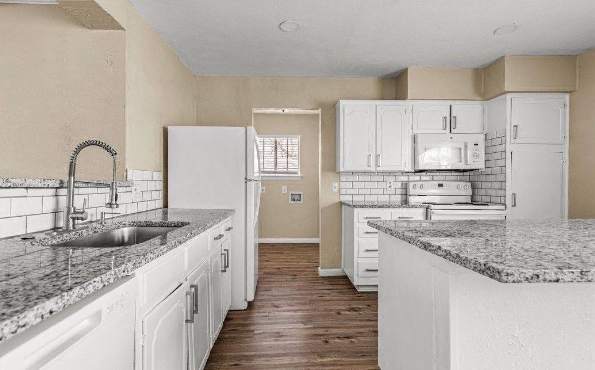House for rent at 2624 Woodlawn Dr, Ennis, TX 75119