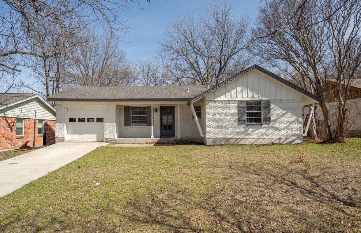 House for rent at 2624 Woodlawn Dr, Ennis, TX 75119