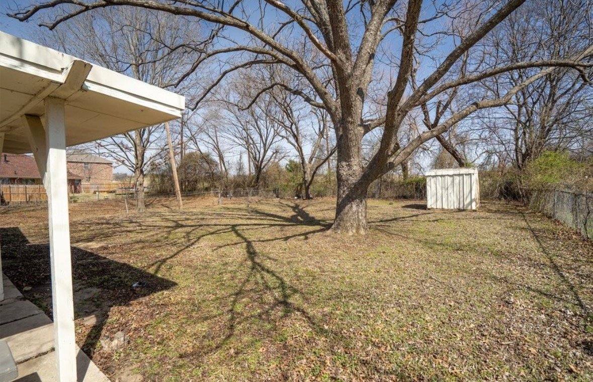 House for rent at 2624 Woodlawn Dr, Ennis, TX 75119