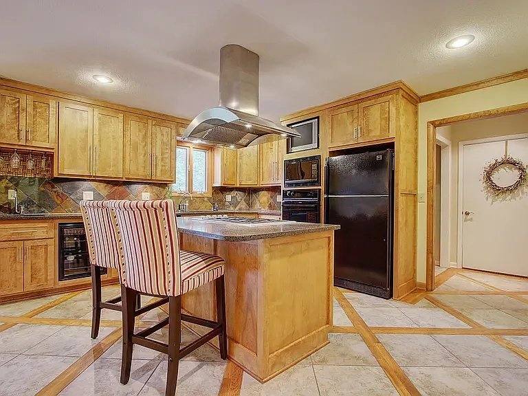 House for rent at 9536 Manor Rd, Leawood, KS 66206