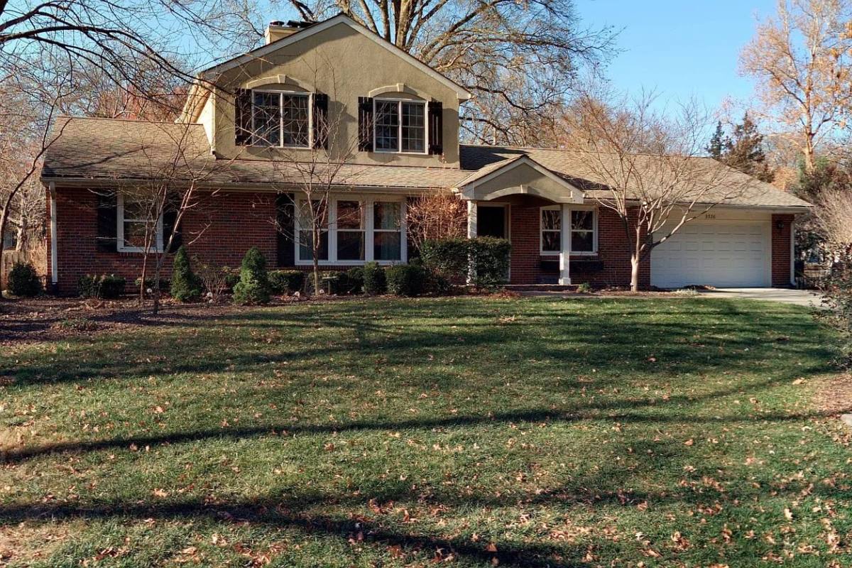 House for rent at 9536 Manor Rd, Leawood, KS 66206