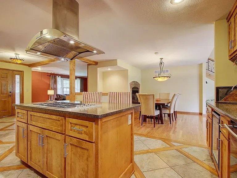 House for rent at 9536 Manor Rd, Leawood, KS 66206