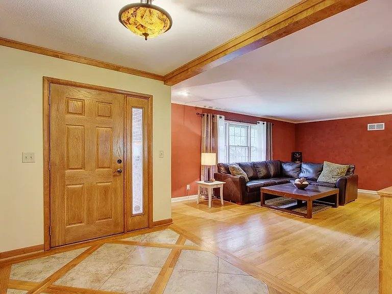 House for rent at 9536 Manor Rd, Leawood, KS 66206