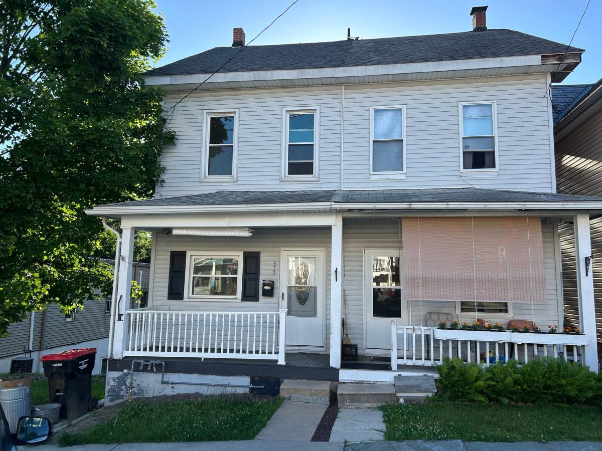 Townhouse for rent at 339 N 2nd St, Lehighton, PA 18235