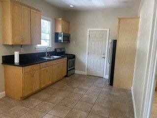 Apartment for rent at 1903 Capitol Ave #B, Sacramento, CA 95811