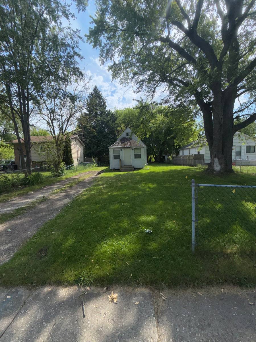 House for rent at 3618 Branch Rd, Flint, MI 48506