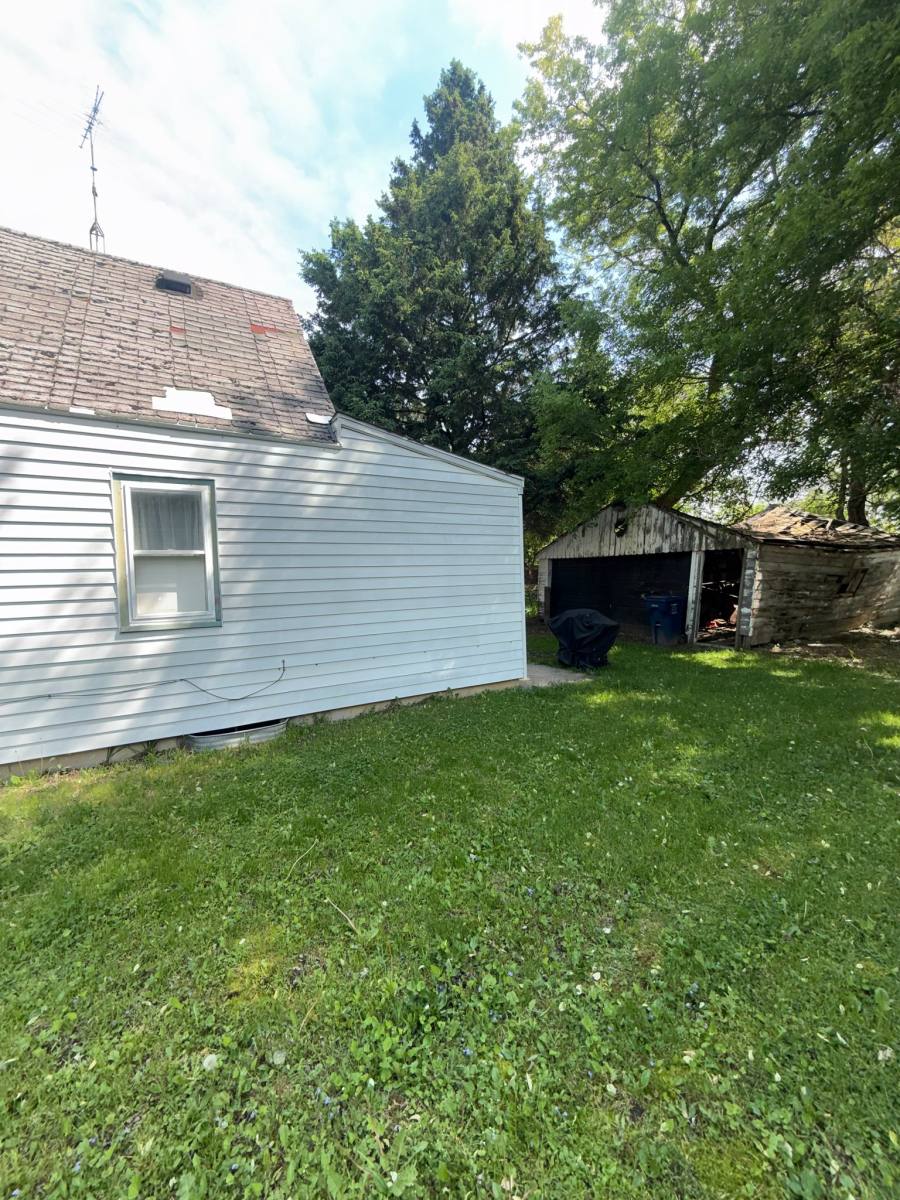 House for rent at 3618 Branch Rd, Flint, MI 48506