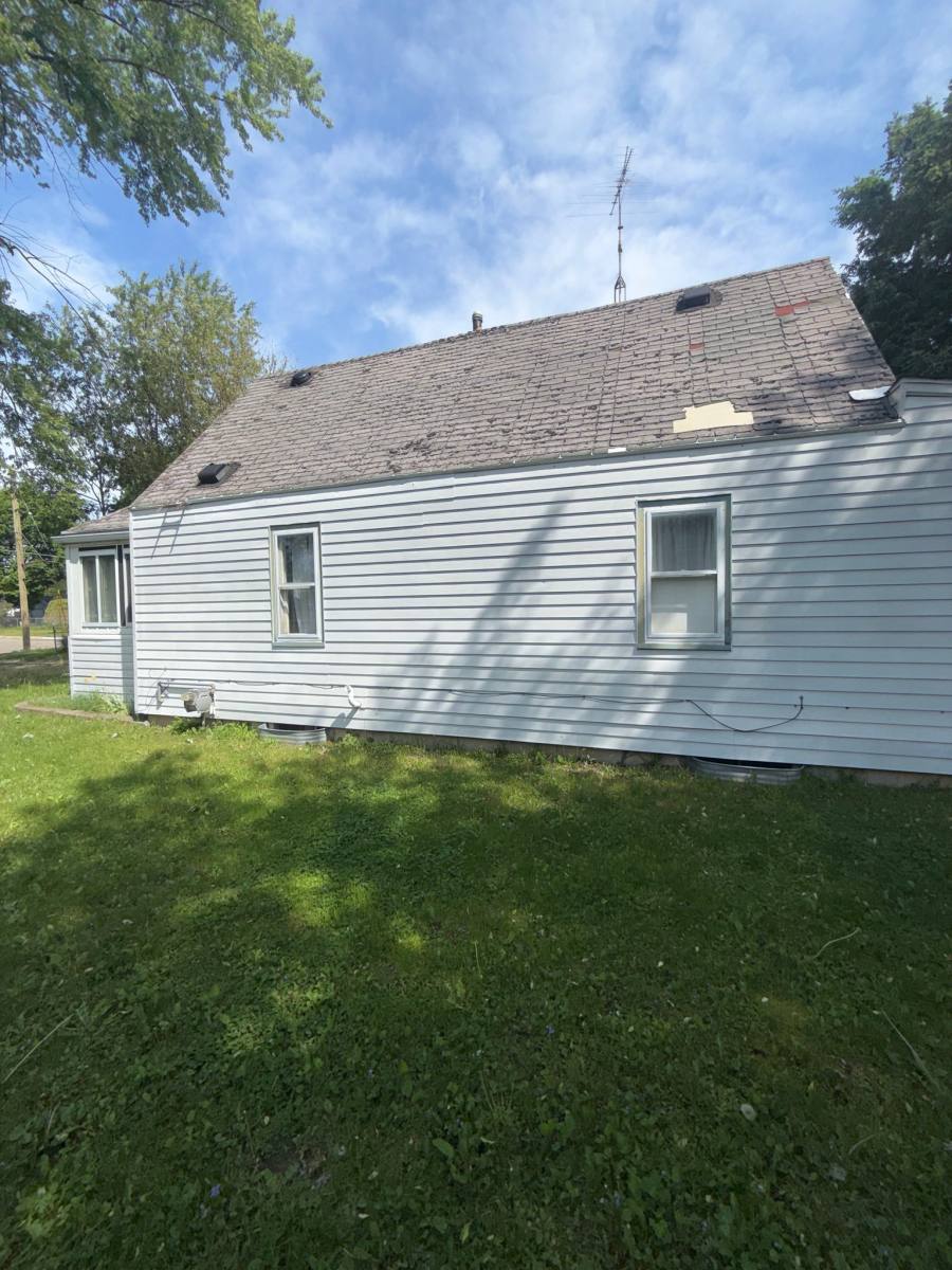 House for rent at 3618 Branch Rd, Flint, MI 48506