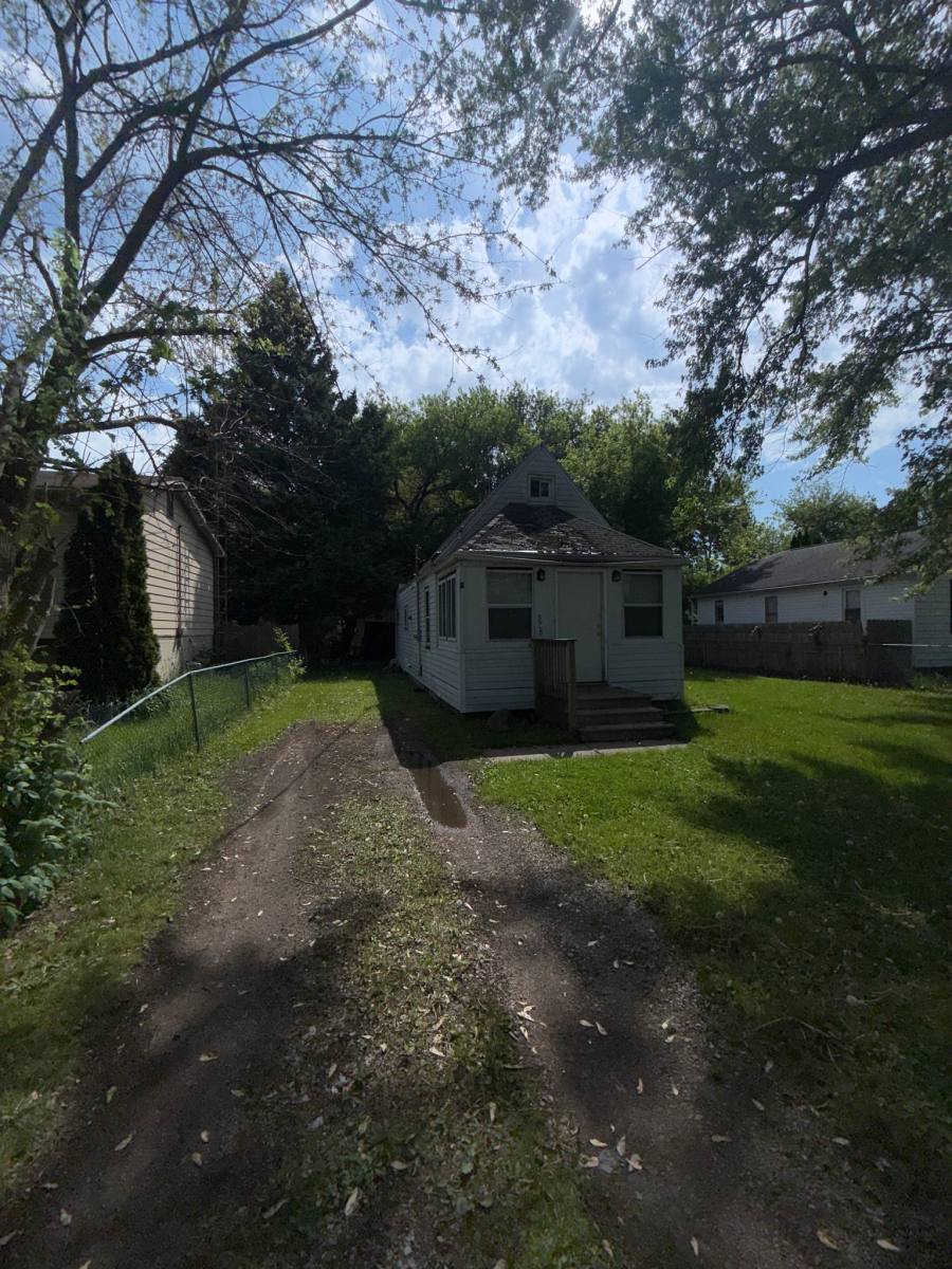 House for rent at 3618 Branch Rd, Flint, MI 48506