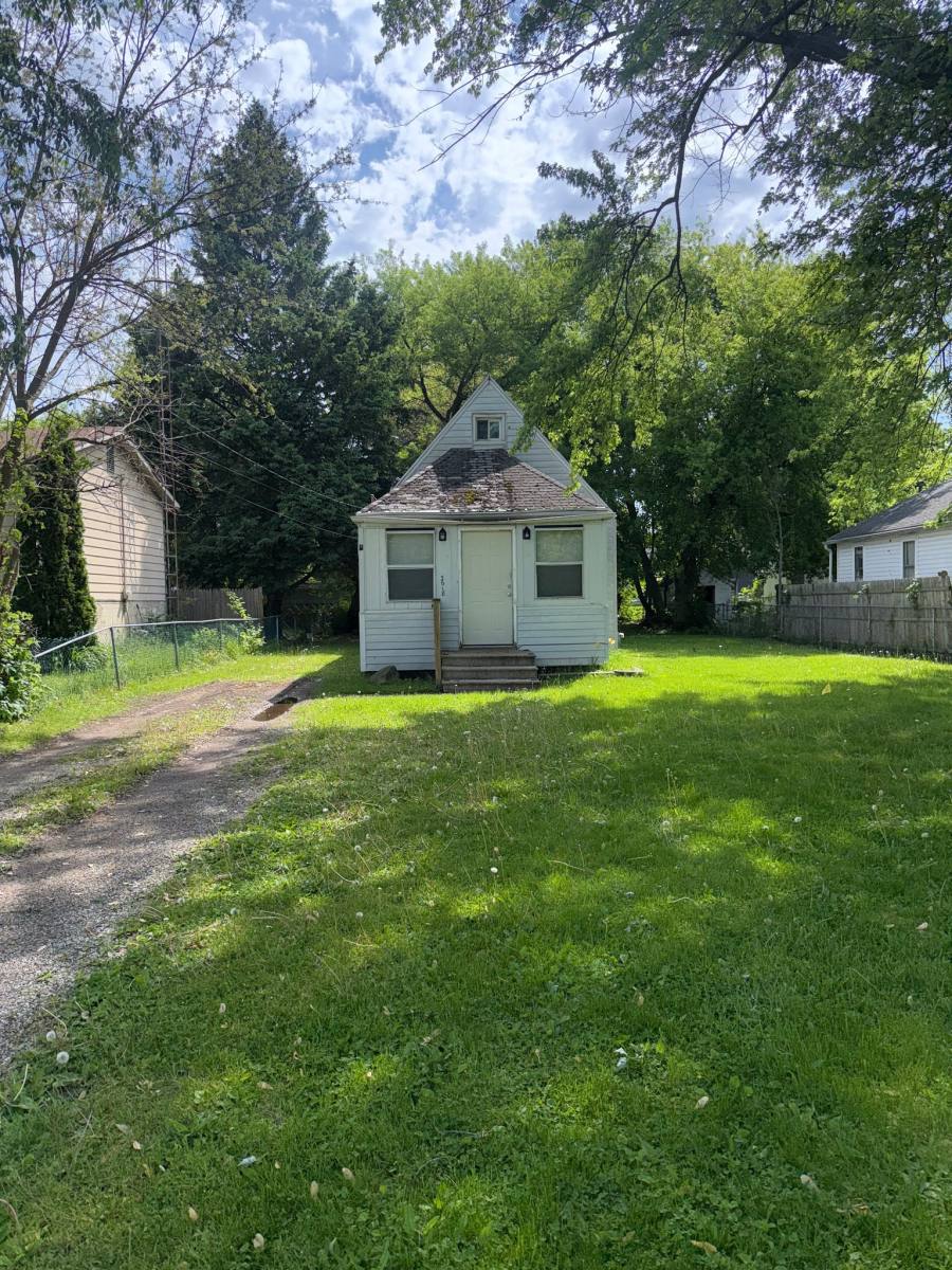House for rent at 3618 Branch Rd, Flint, MI 48506