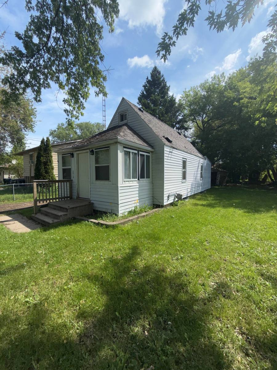House for rent at 3618 Branch Rd, Flint, MI 48506