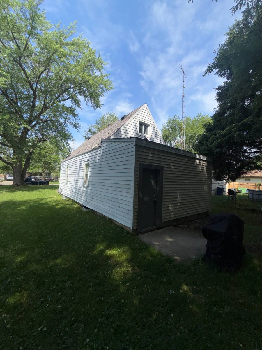 House for rent at 3618 Branch Rd, Flint, MI 48506