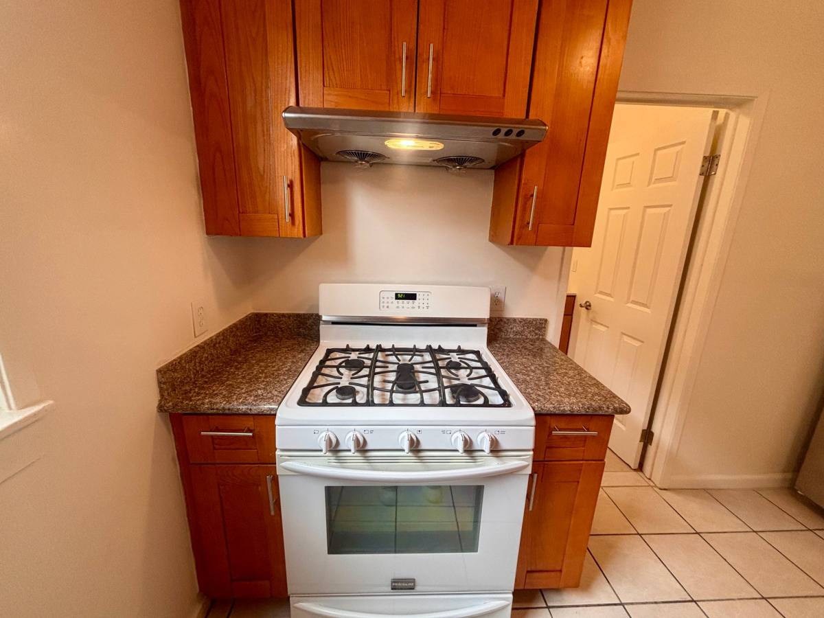 Apartment for rent at 1403 21st Ave #103, Oakland, CA 94603