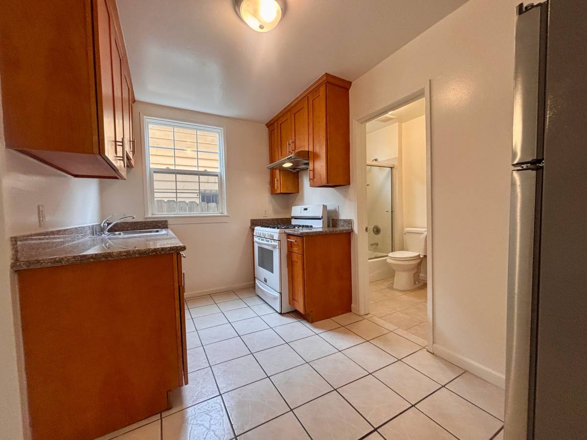 Apartment for rent at 1403 21st Ave #103, Oakland, CA 94603