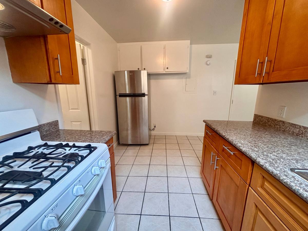 Apartment for rent at 1403 21st Ave #103, Oakland, CA 94603