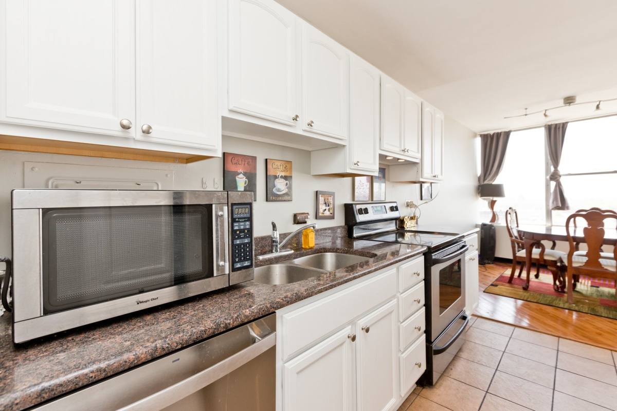 Apartment for rent at 5757 N Sheridan #11, Chicago, IL 60660